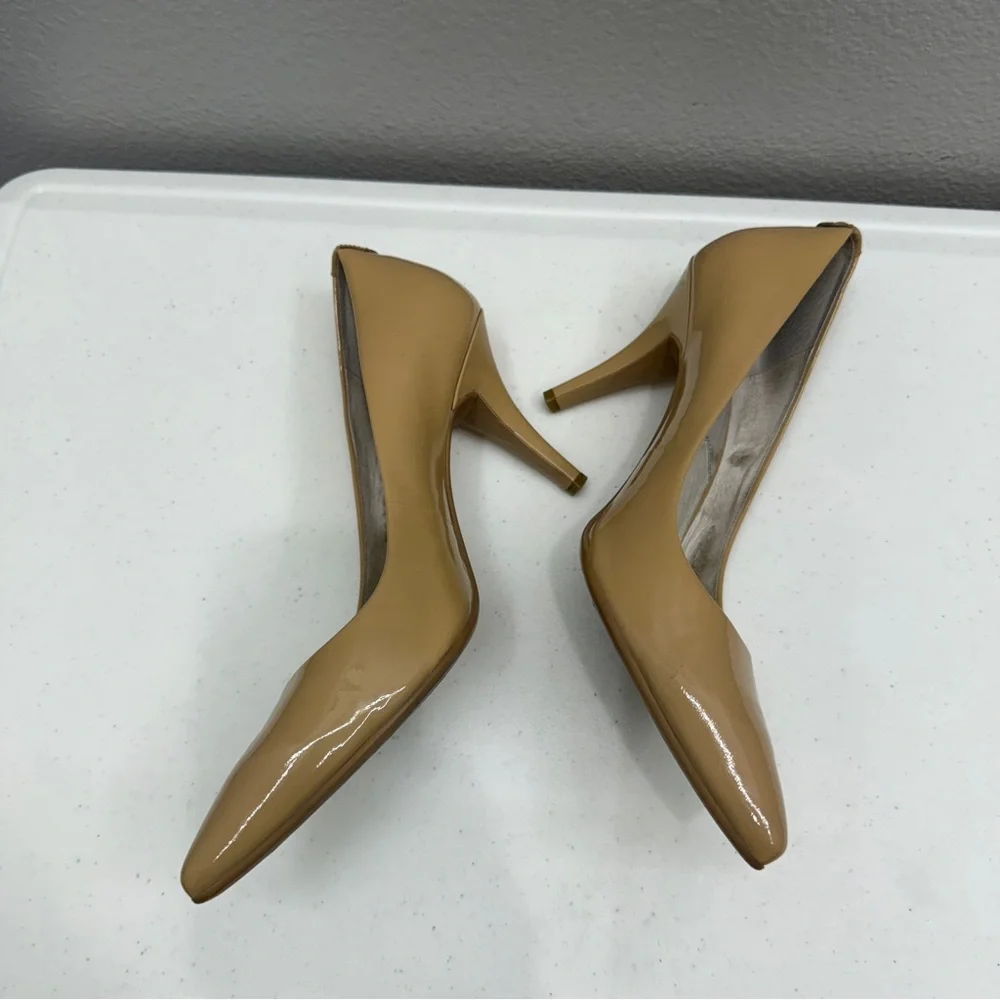 Michael Kors Beige Patent Leather Heels Size 10 Womens Designer Shoes